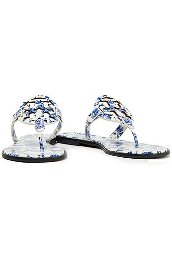 TORY BURCH Miller Sandalen aus lasergeschnittenem Leder mit floralem Print