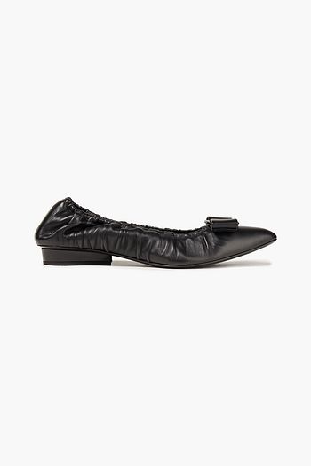 SALVATORE FERRAGAMO Viva リボン付き ギャザー入り レザー ポインテッドトゥフラットシューズ
