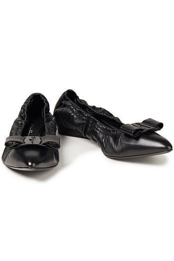 SALVATORE FERRAGAMO Viva リボン付き ギャザー入り レザー ポインテッドトゥフラットシューズ