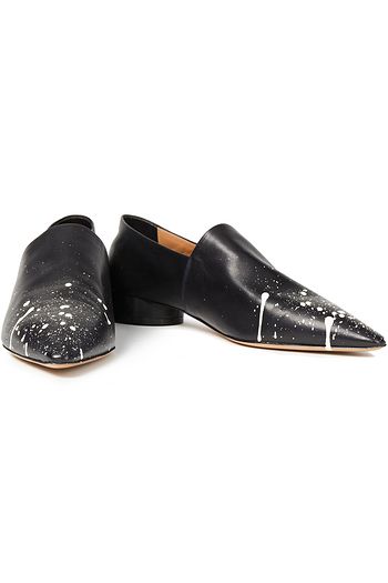 MAISON MARGIELA Flache Schuhe mit spitzer Kappe aus Leder mit Print