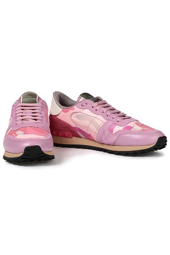 VALENTINO GARAVANI Rockstud Sneakers aus Veloursleder, Leder und Canvas mit Print