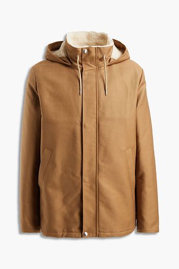 SANDRO Deck Kapuzenjacke aus Baumwoll-Gabardine mit Futter aus Shearling-Imitat