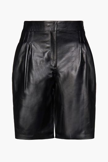 16ARLINGTON Pleated leather shorts