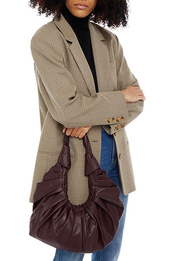 GIA STUDIOS Croissant Tote Bag aus plissiertem veganem Leder