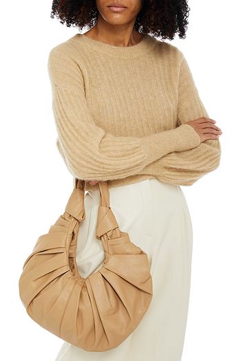GIA STUDIOS Croissant Tote Bag aus plissiertem veganem Leder
