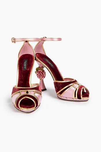 DOLCE & GABBANA Sandalen aus Leder, Samt und Satin mit Cut-outs und Verzierung