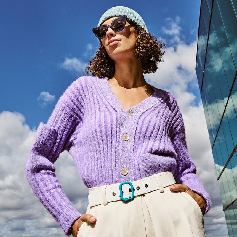 Model wearing sunglasses, jewellery and hat