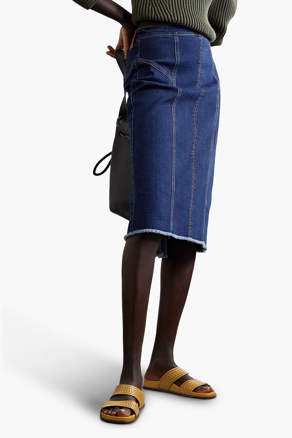 ALAÏA 레이저 컷 가죽 샌들