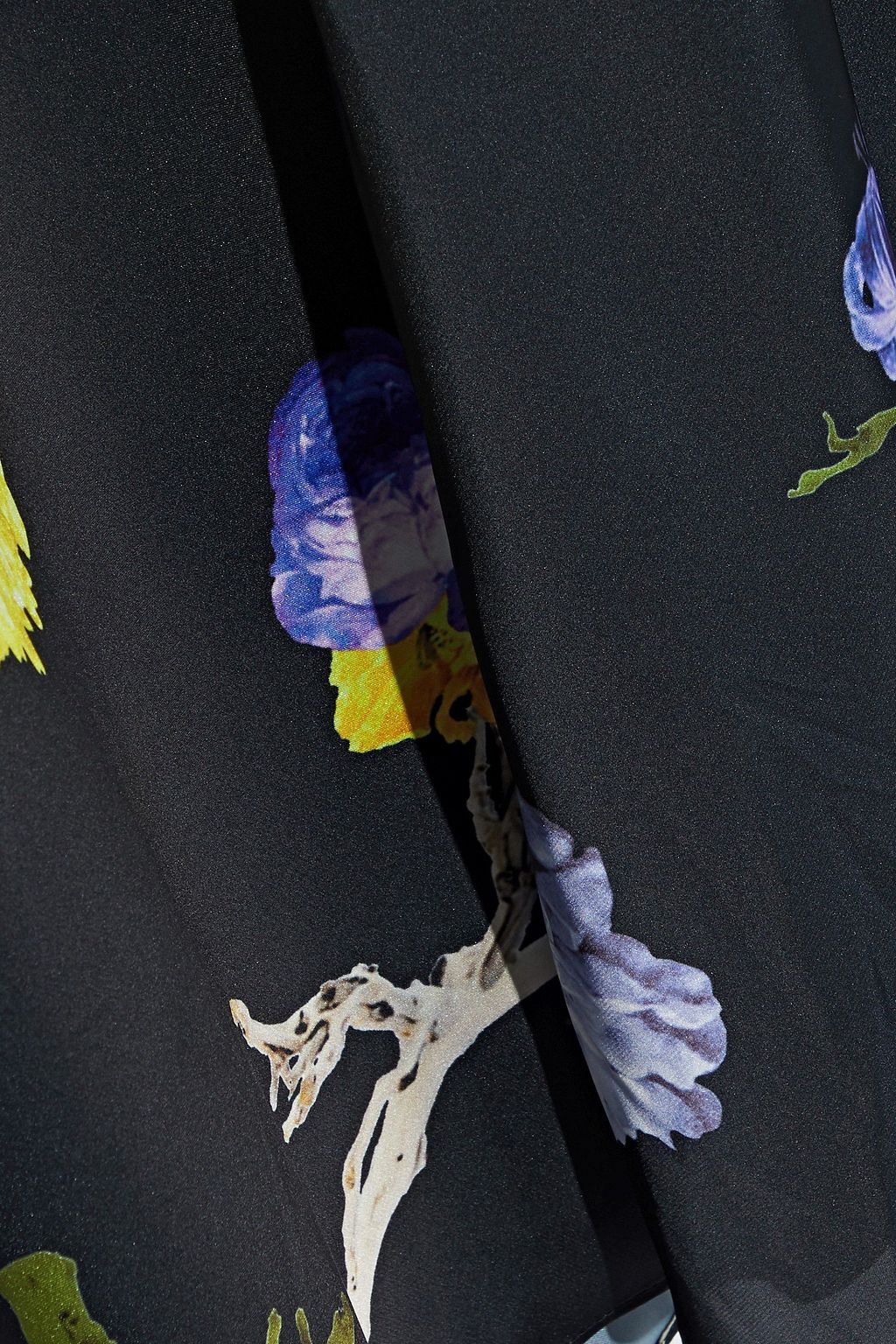 ACNE STUDIOS فستان "داهاري" من الساتان مزيّن بنقوش الأزهار