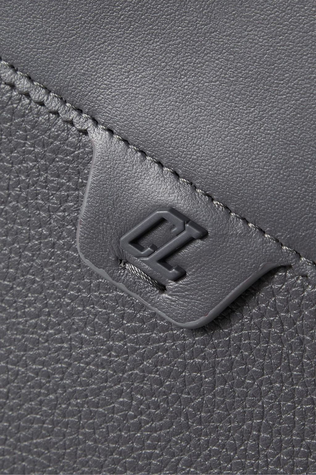 CHRISTIAN LOUBOUTIN حقيبة توت من المطاط والجلد مزينة بدبابيس معدنية