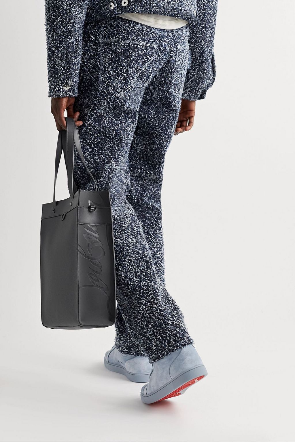 CHRISTIAN LOUBOUTIN حقيبة توت من المطاط والجلد مزينة بدبابيس معدنية