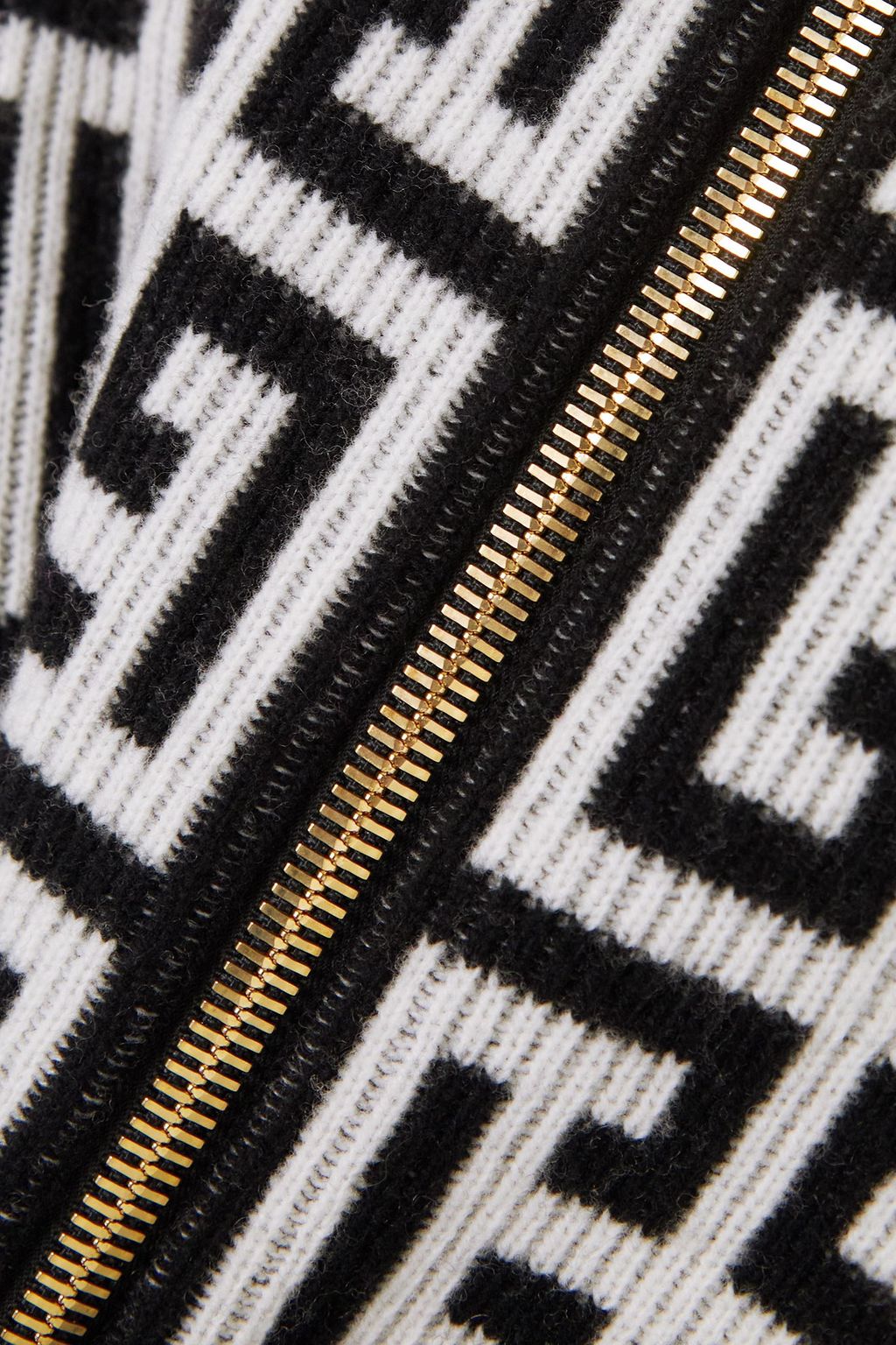BALMAIN كارديغان مضلّع من مزيجٍ من صوف ميرينو والكشمير بحبكة الجاكار
