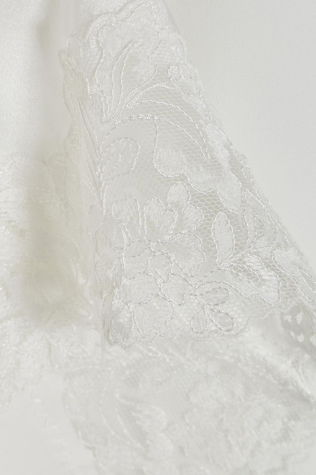 MONIQUE LHUILLIER X HANKY PANKY Lace-trimmed silk-satin robe
