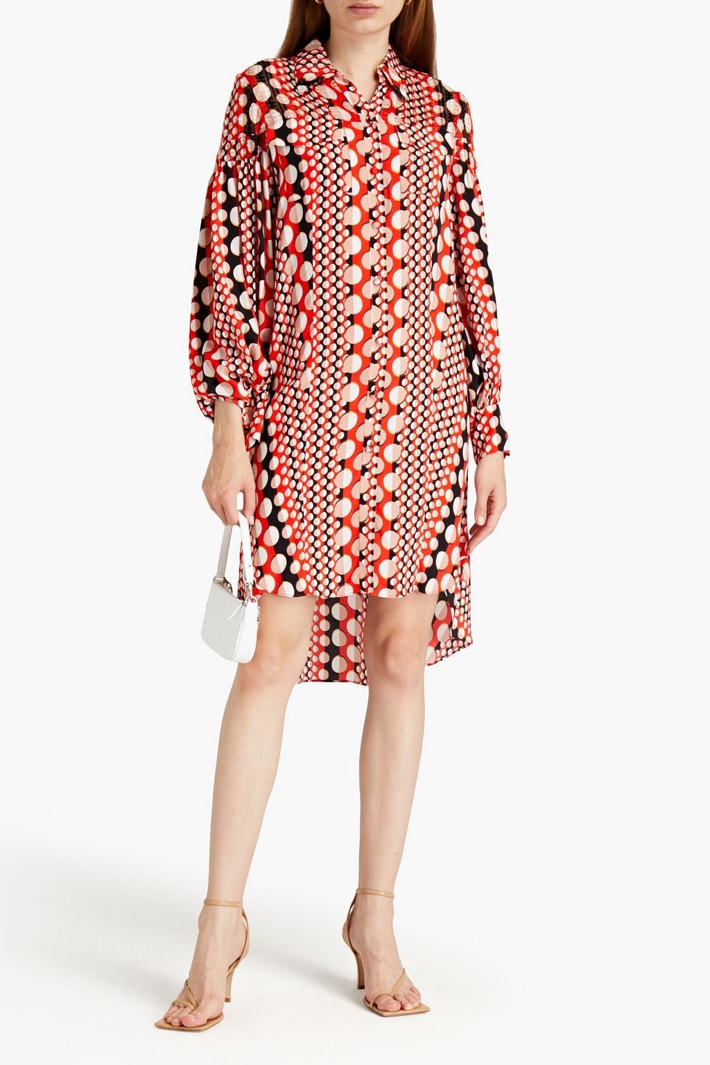 DIANE VON FURSTENBERG فستان قصير بأسلوب القميص “تيرا” مصنوع من الحرير الصيني مع قطع محاكة بجانب بعضها البعض بنمط فيل كوبيه ومزين بطبعات