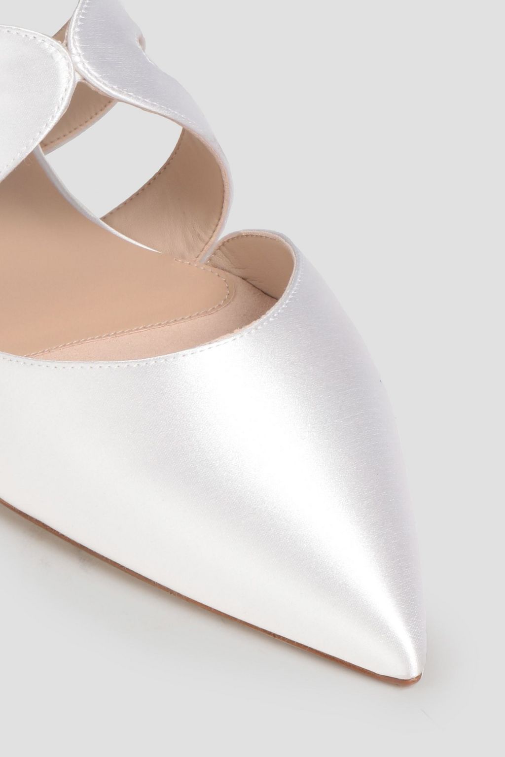 STUART WEITZMAN Mariposa 컷아웃 새틴 슬리퍼