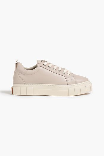 Designer hotsell trainers outlet