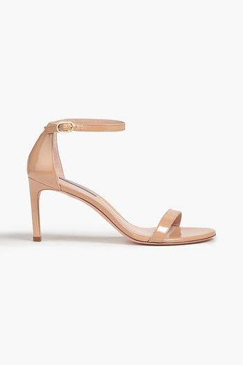 STUART WEITZMAN صندل من الجلد اللامع