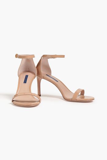 STUART WEITZMAN صندل من الجلد اللامع