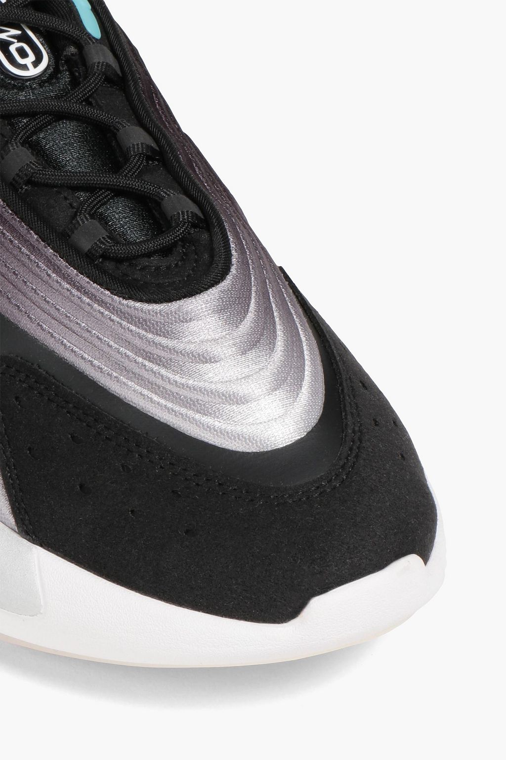 ADIDAS ORIGINALS حذاء سنيكرز ’أوزيليا’ من قماش مقاوم للماء بتصميم مخرم