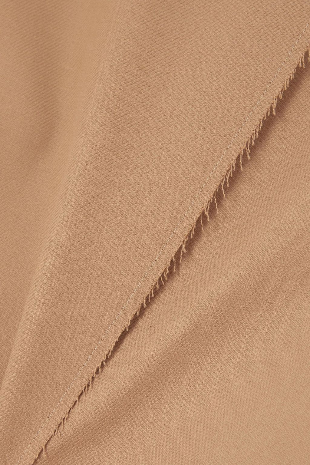 BY MALENE BIRGER تنورة Esmaa قصيرة ملفوفة من التويل المطاط المعاد تدويره بتأثير منسّل
