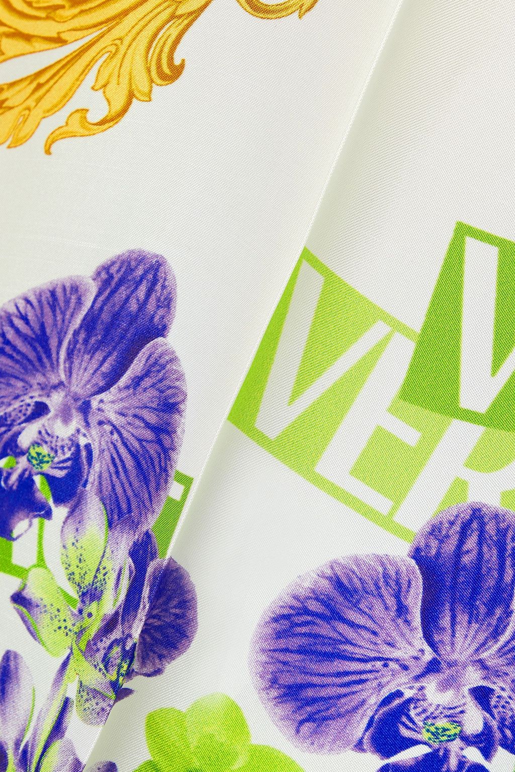 VERSACE بنطال  بأرجل مستقيمة من الساتان بطبعات