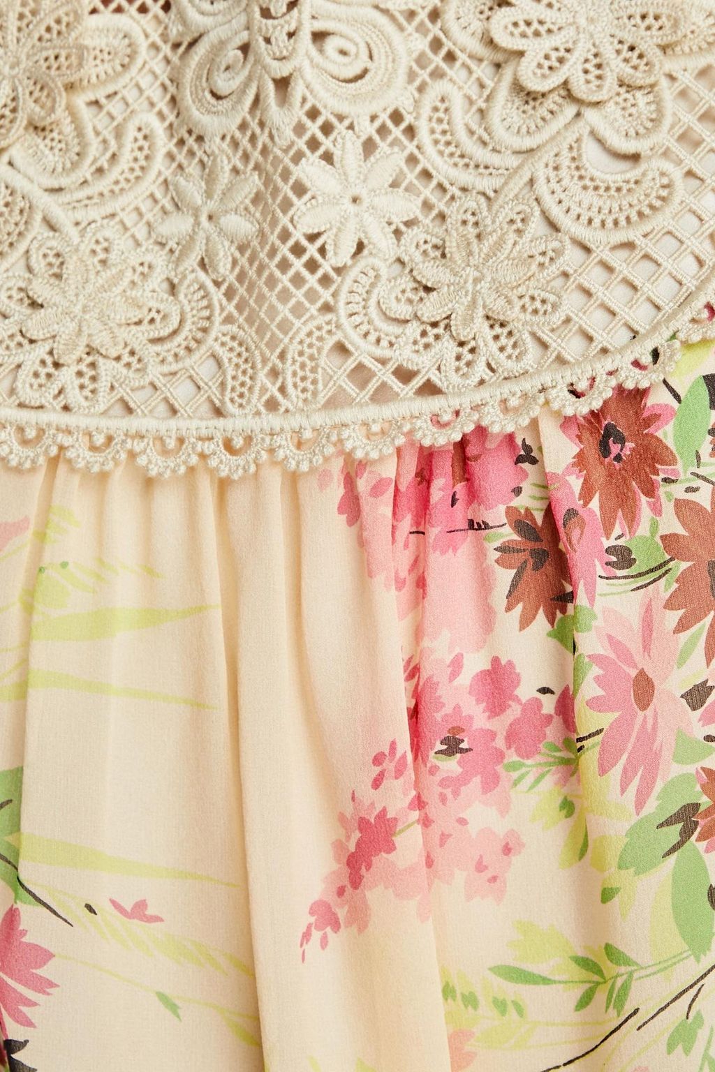 REDVALENTINO توب من الشيفون والحرير بنقوش الأزهار وبأجزاء من قماش بوينت دي إسبريت