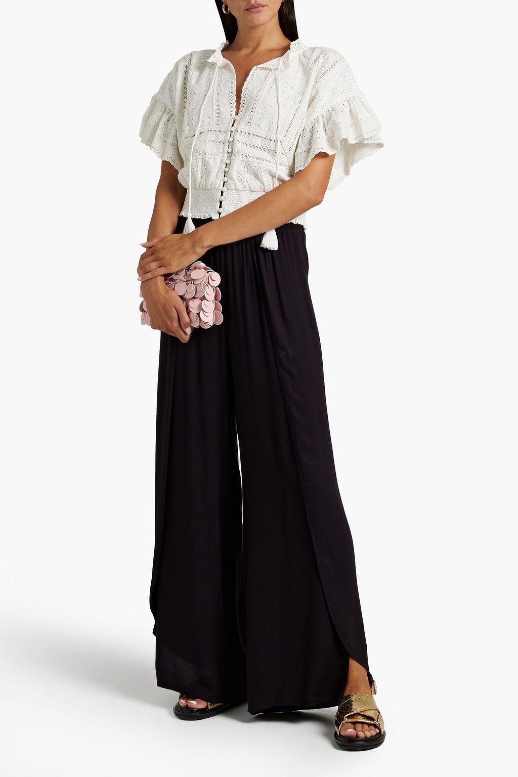 ALICE + OLIVIA بلوزة تابيثا من مزيج الكتان والقطن بتطريز إنجليزي مزين بكسرات