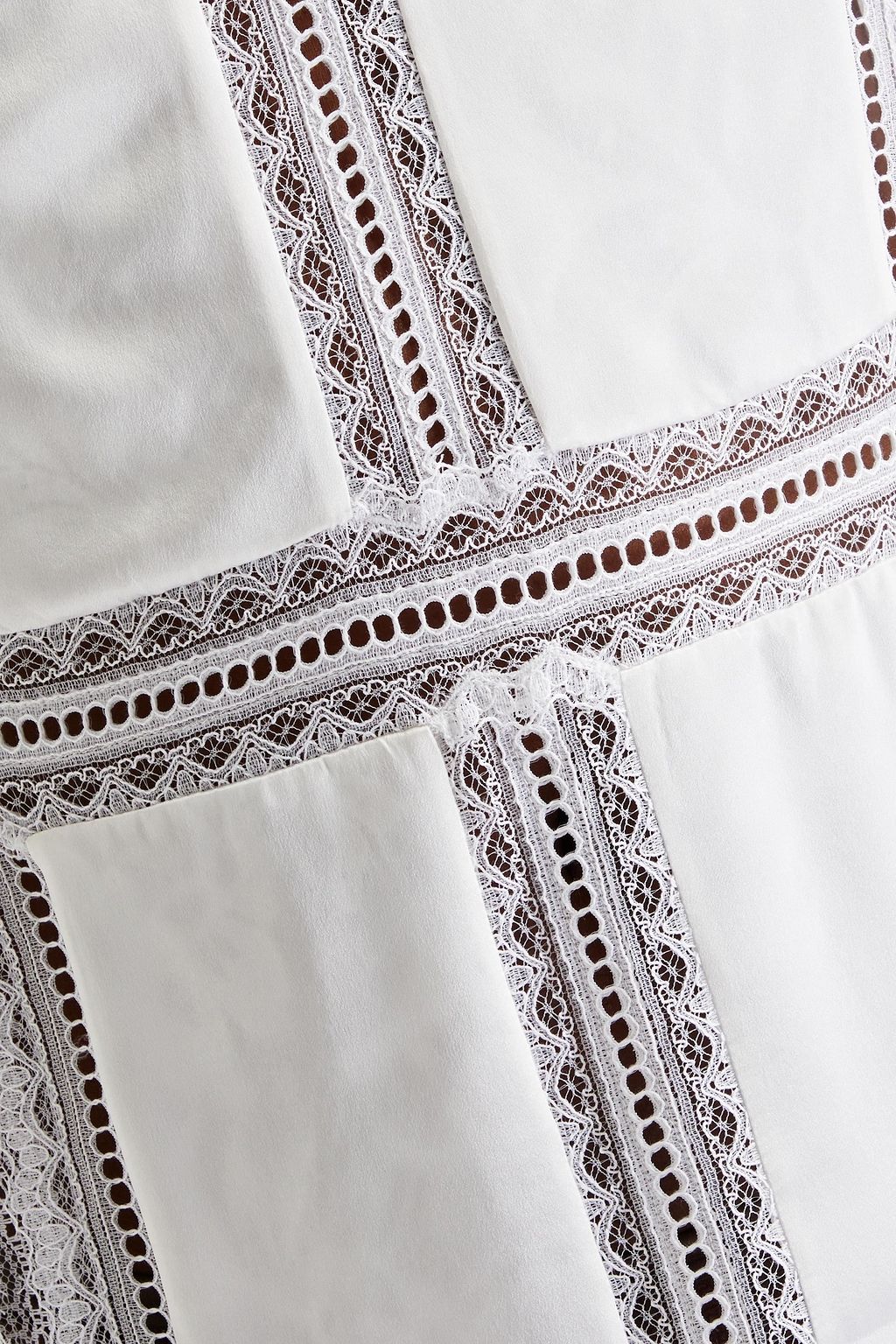 BURBERRY Kleid aus Seiden-Charmeuse mit Einsätzen aus schnurgebundener Spitze