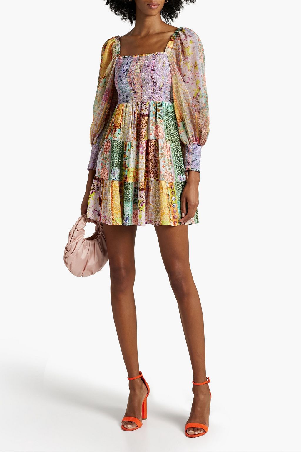 ALICE + OLIVIA فستان قصير «روين» من الكريب والجورجيت مزين بطبعات وبنمط مرقع