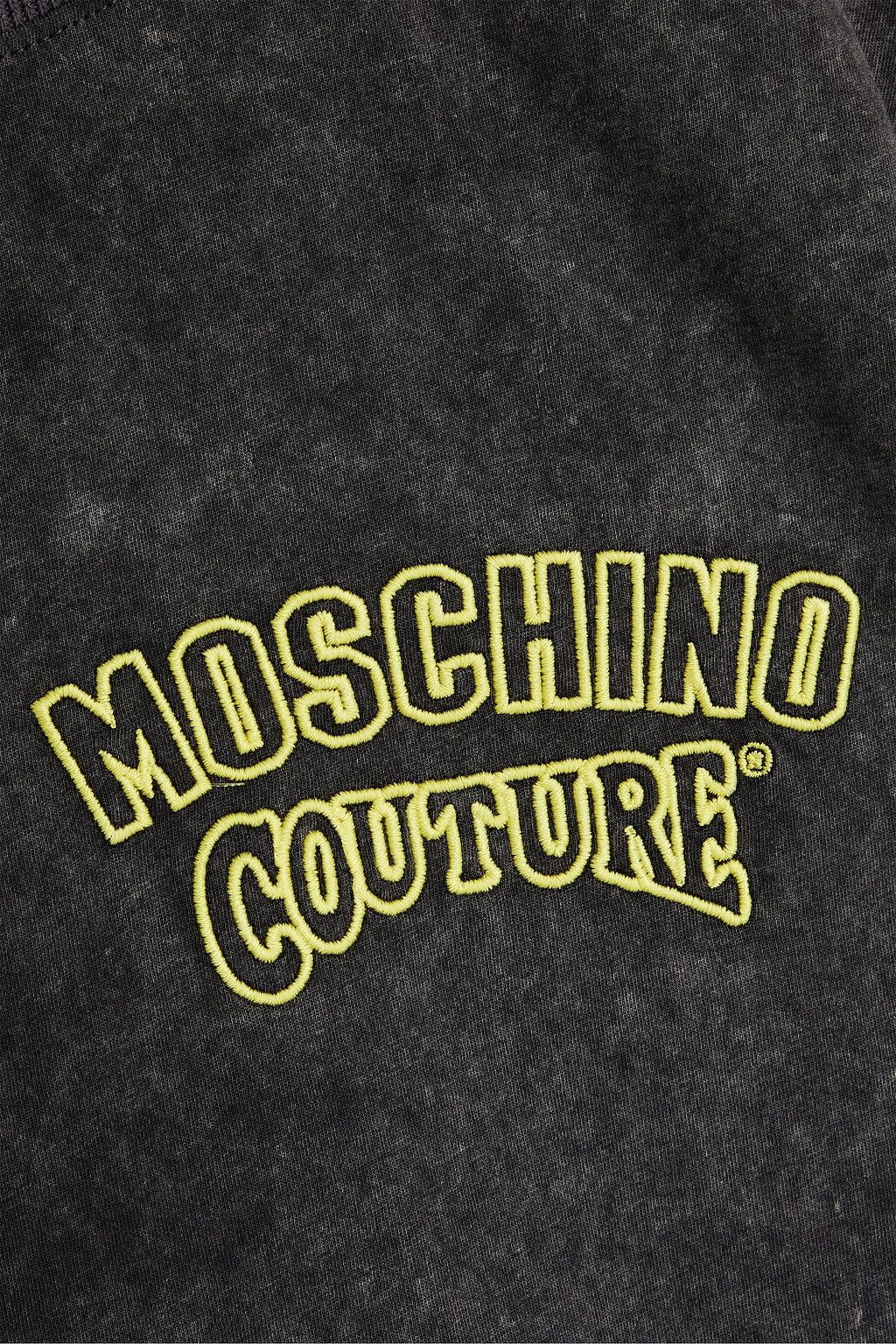 MOSCHINO T-Shirt aus Baumwoll-Jersey in ausgewaschener Optik mit Logostickereien