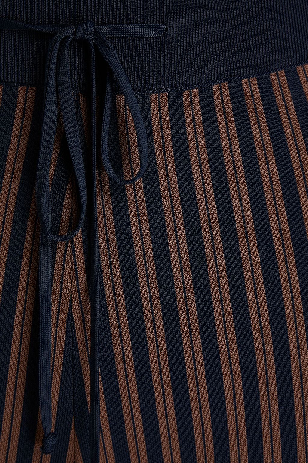 A.P.C. بنطلون رياضي ثقيل «لوسي» محبوك بنمط جاكار بتصميم مخطط