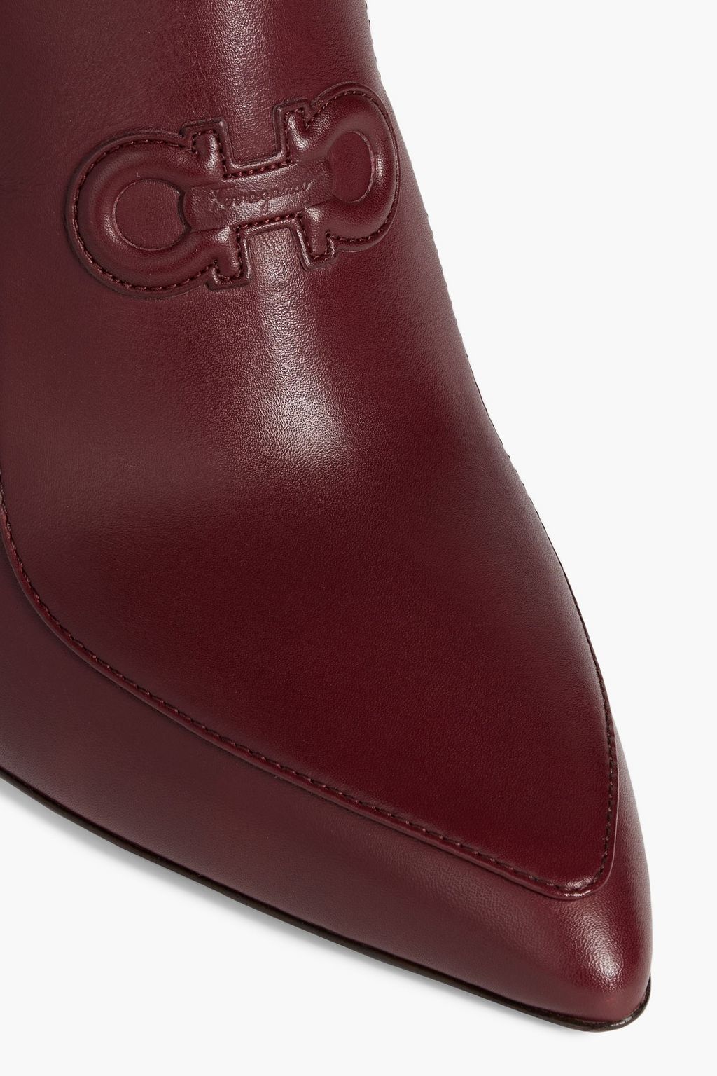 FERRAGAMO حذاء ميول ’مالفا’ من الجلد