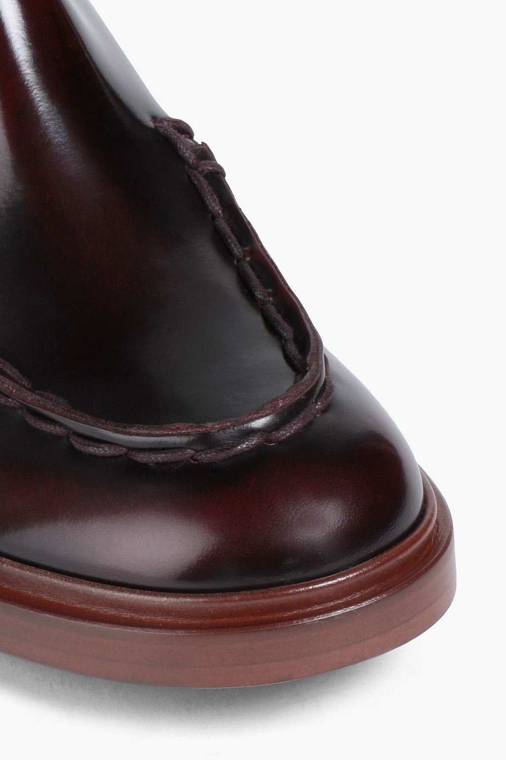 TOD'S بوت تشيلسي مصنوع من الجلد اللامع