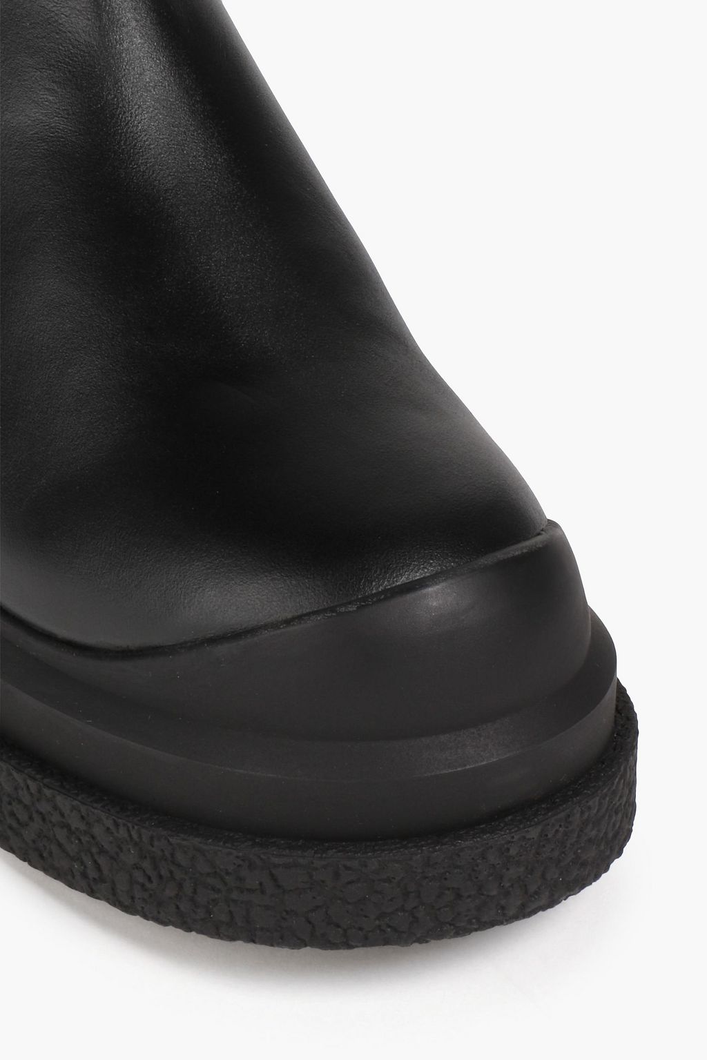 STUART WEITZMAN حذاء بوت تشيلسي ’تشارلي’ من الجلد