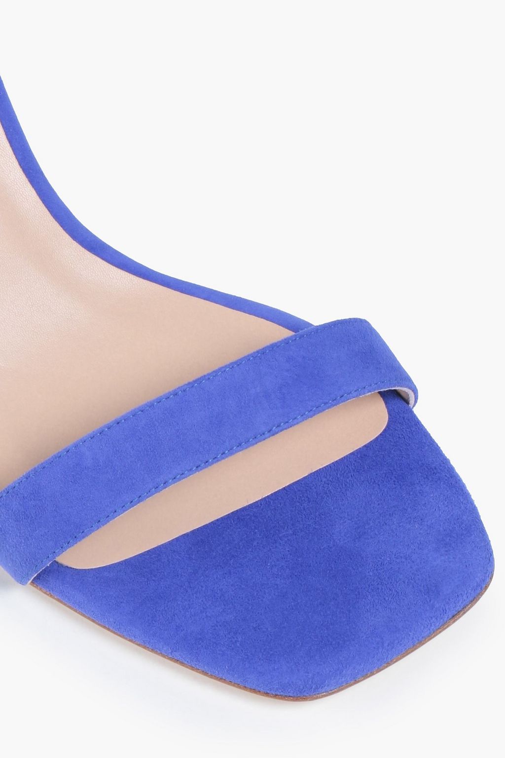 STUART WEITZMAN صندل من الجلد السويدي مزين بفتحات