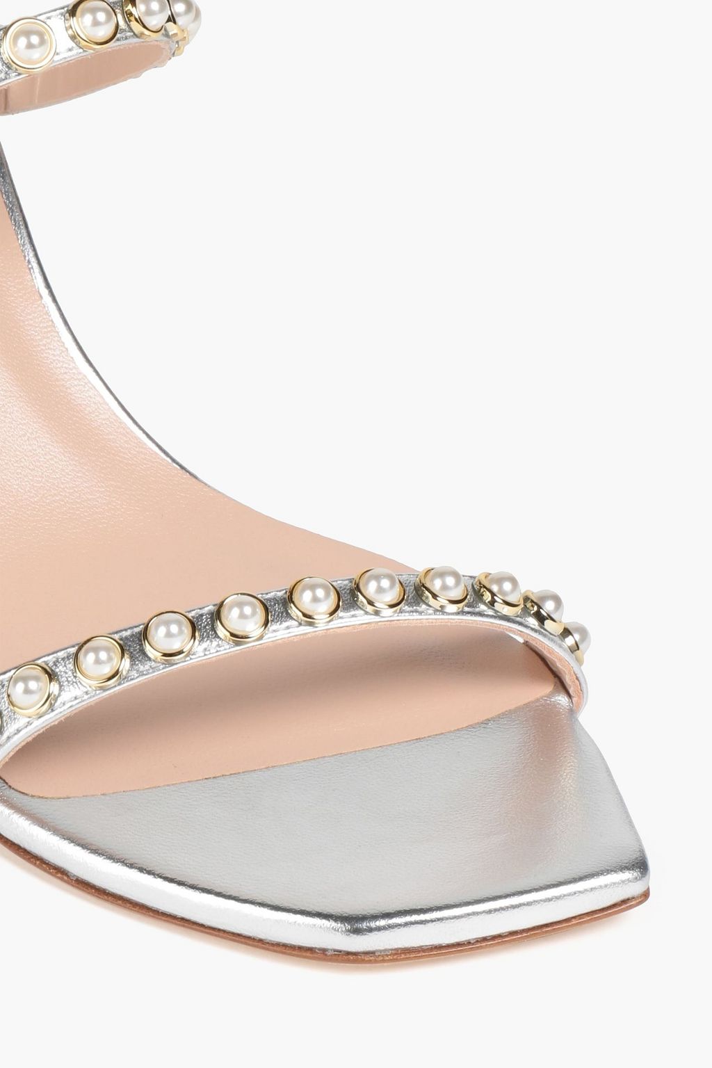 STUART WEITZMAN Aleena 75 Mules aus Metallic-Leder mit Verzierung