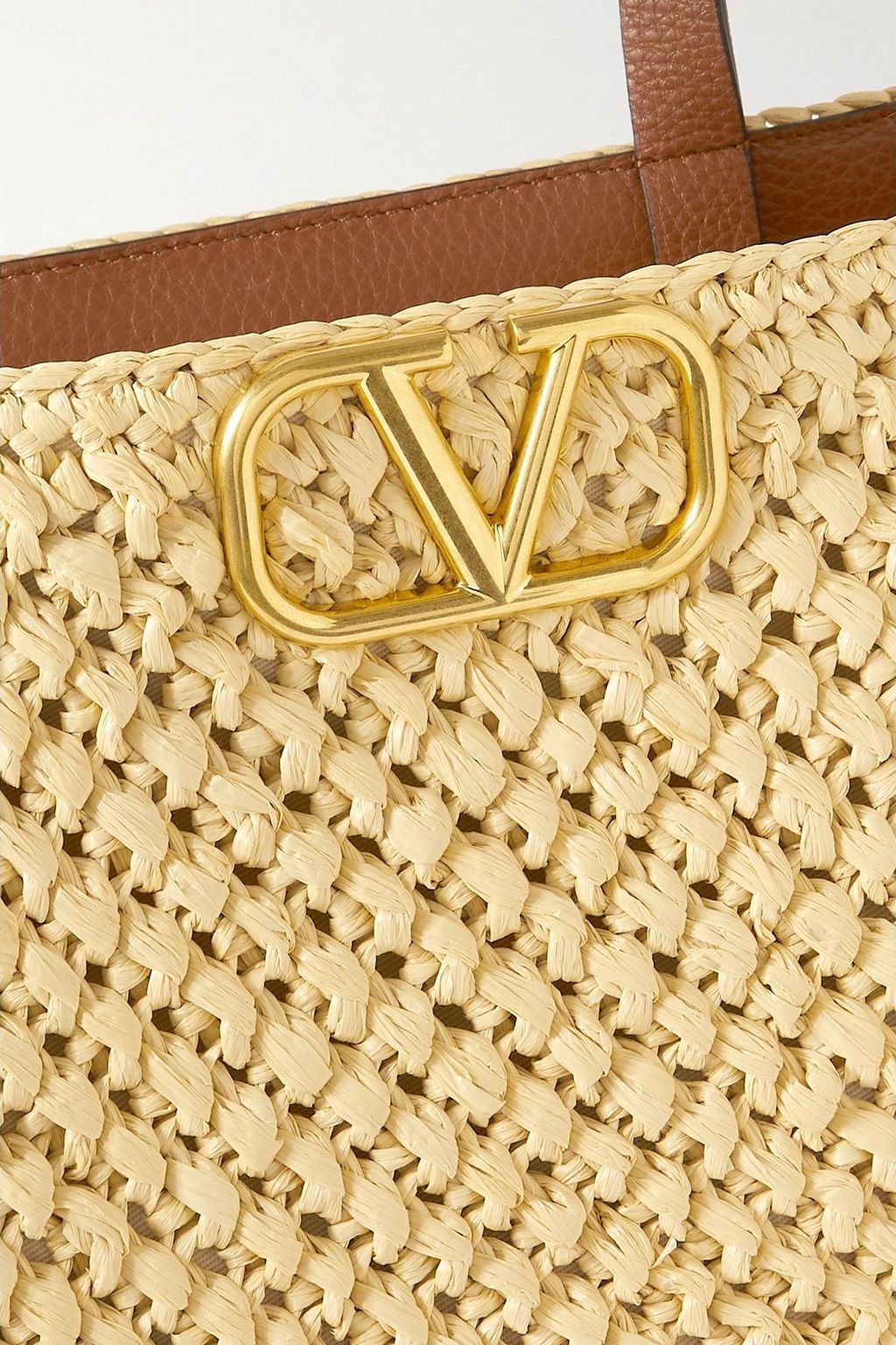 VALENTINO GARAVANI حقيبة توت Valentino Garavani VLOGO من نسيج النخيل الصناعي والجلد النافر