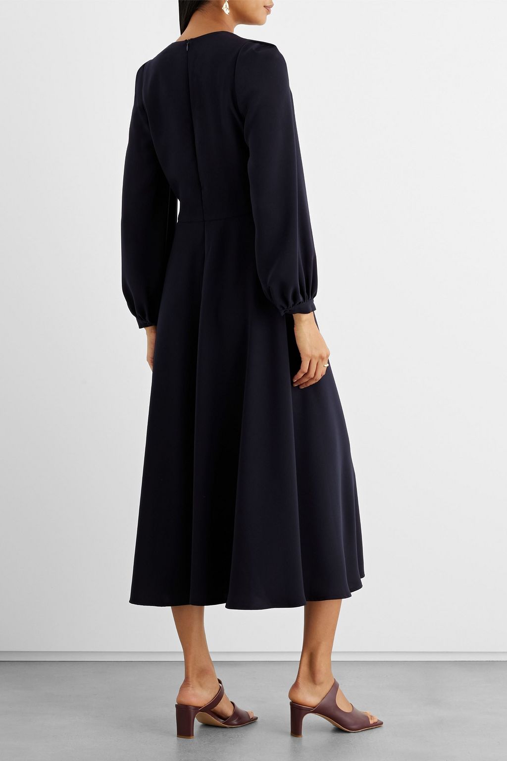 IRIS & INK Camille plissiertes Midikleid aus Crêpe
