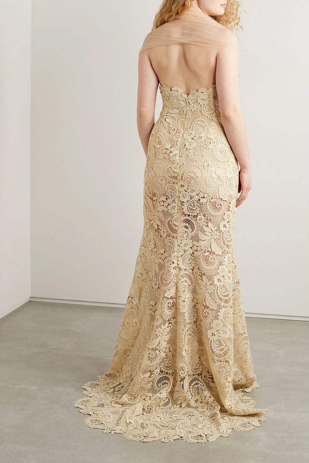 OSCAR DE LA RENTA Off-the-shoulder tulle-trimmed guipure lace gown