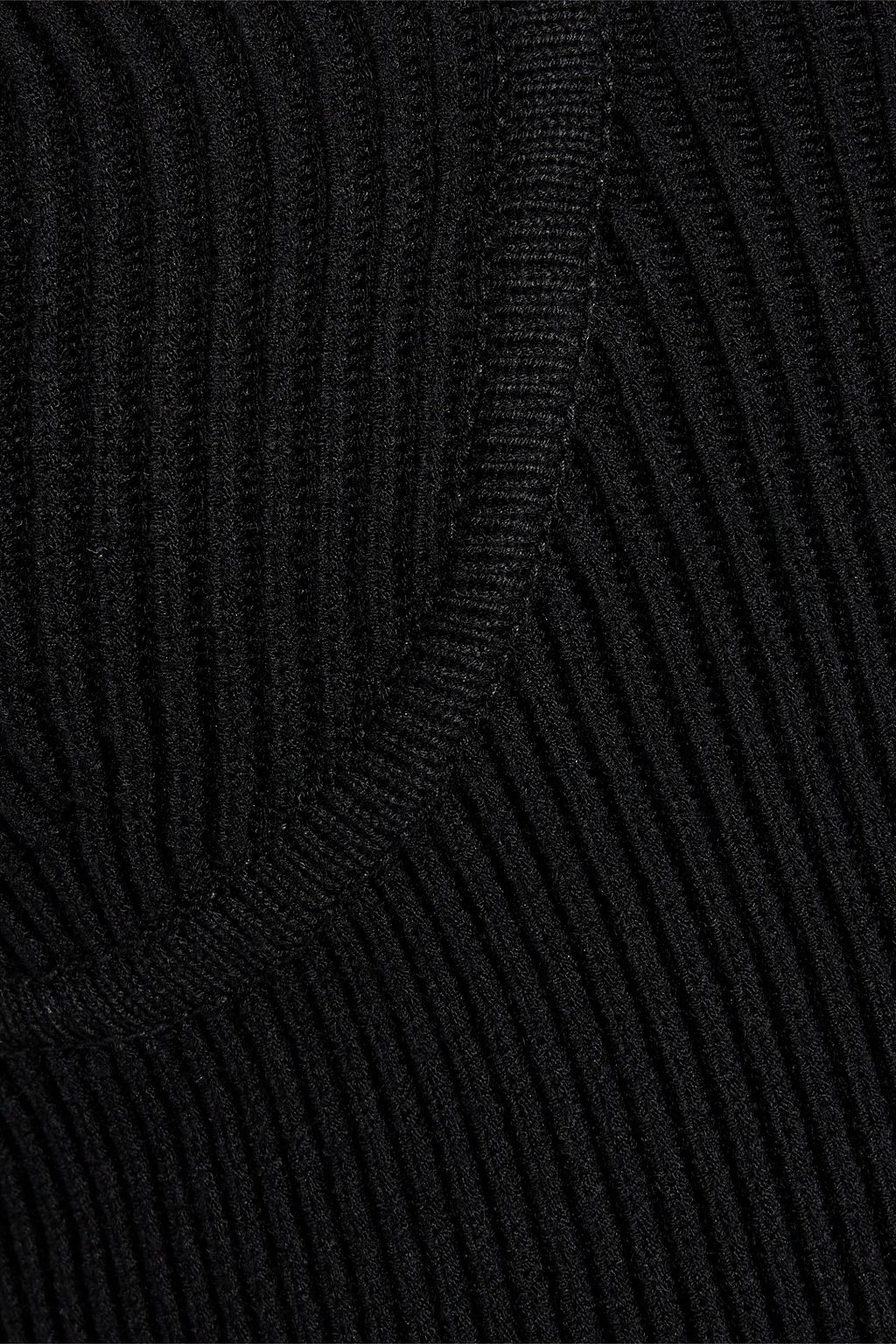 HELMUT LANG فستان متوسط الطول مكشوف الكتفين من نسيج محبوك بنمط مضلّع