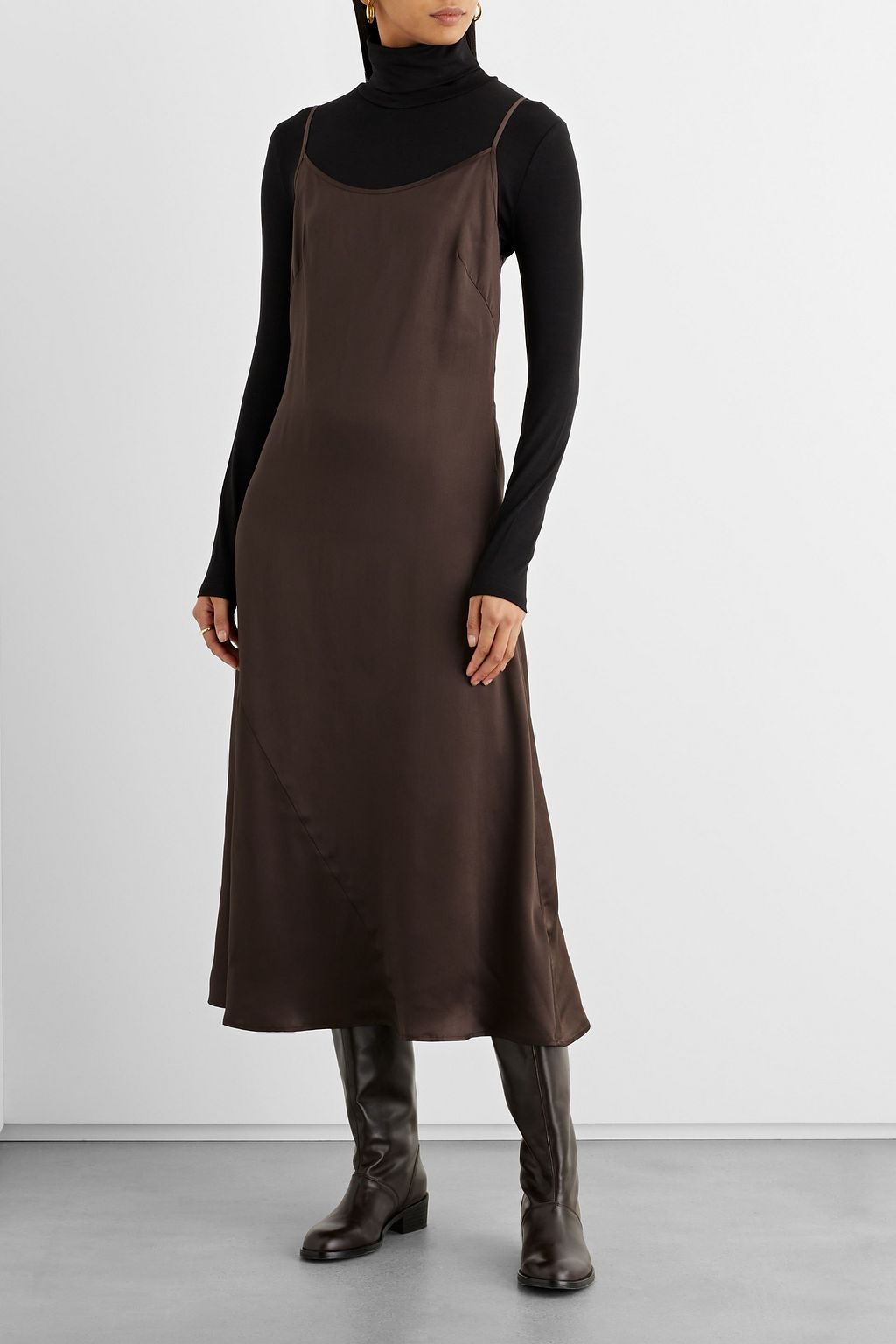 IRIS & INK Ella Slip Dress aus Bio-Seidensatin in Midilänge