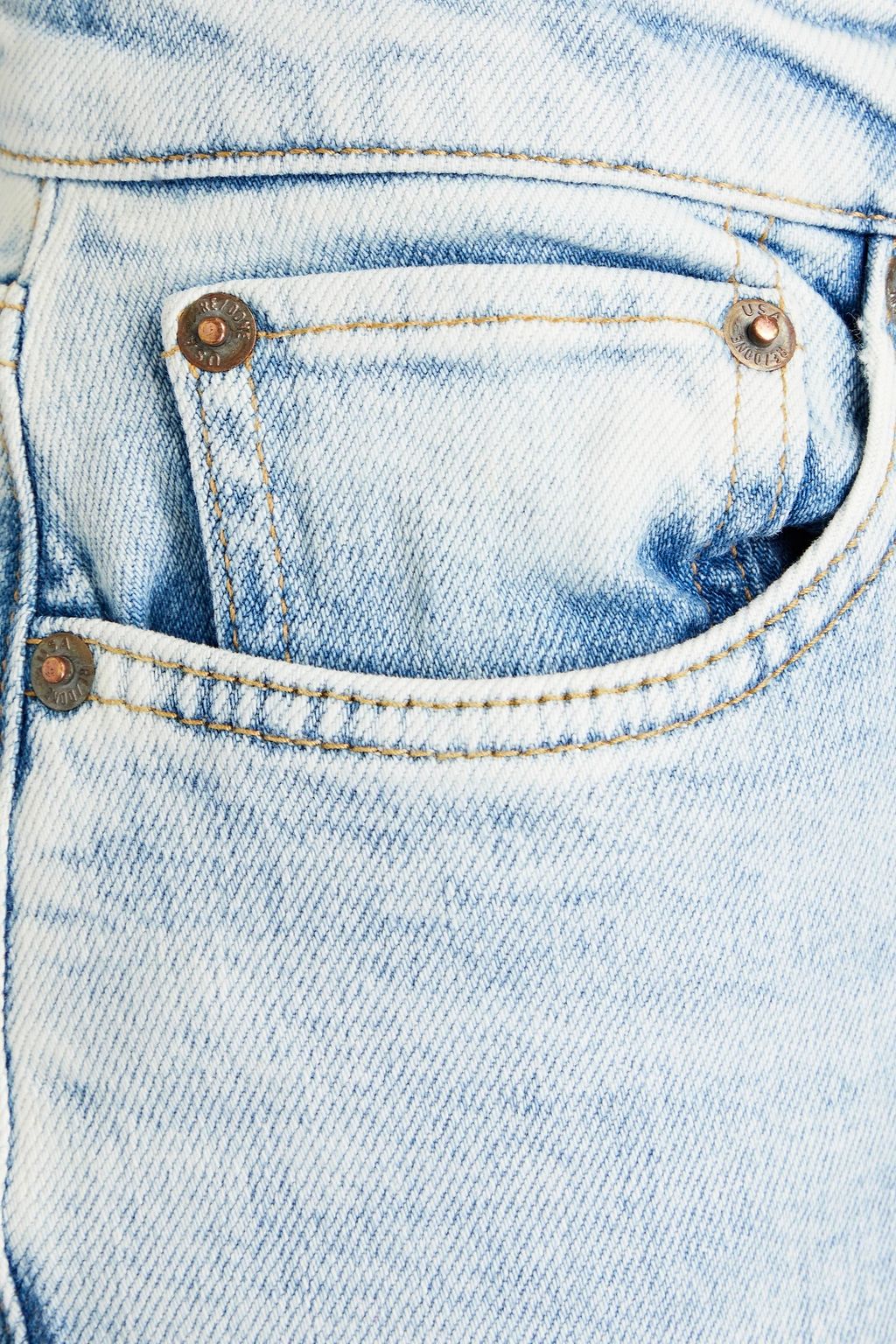 RE/DONE بنطلون جينز قصير بقصة أرجل ضيقة وخصر مرتفع بلون باهت بنمط فترة التسعينيات