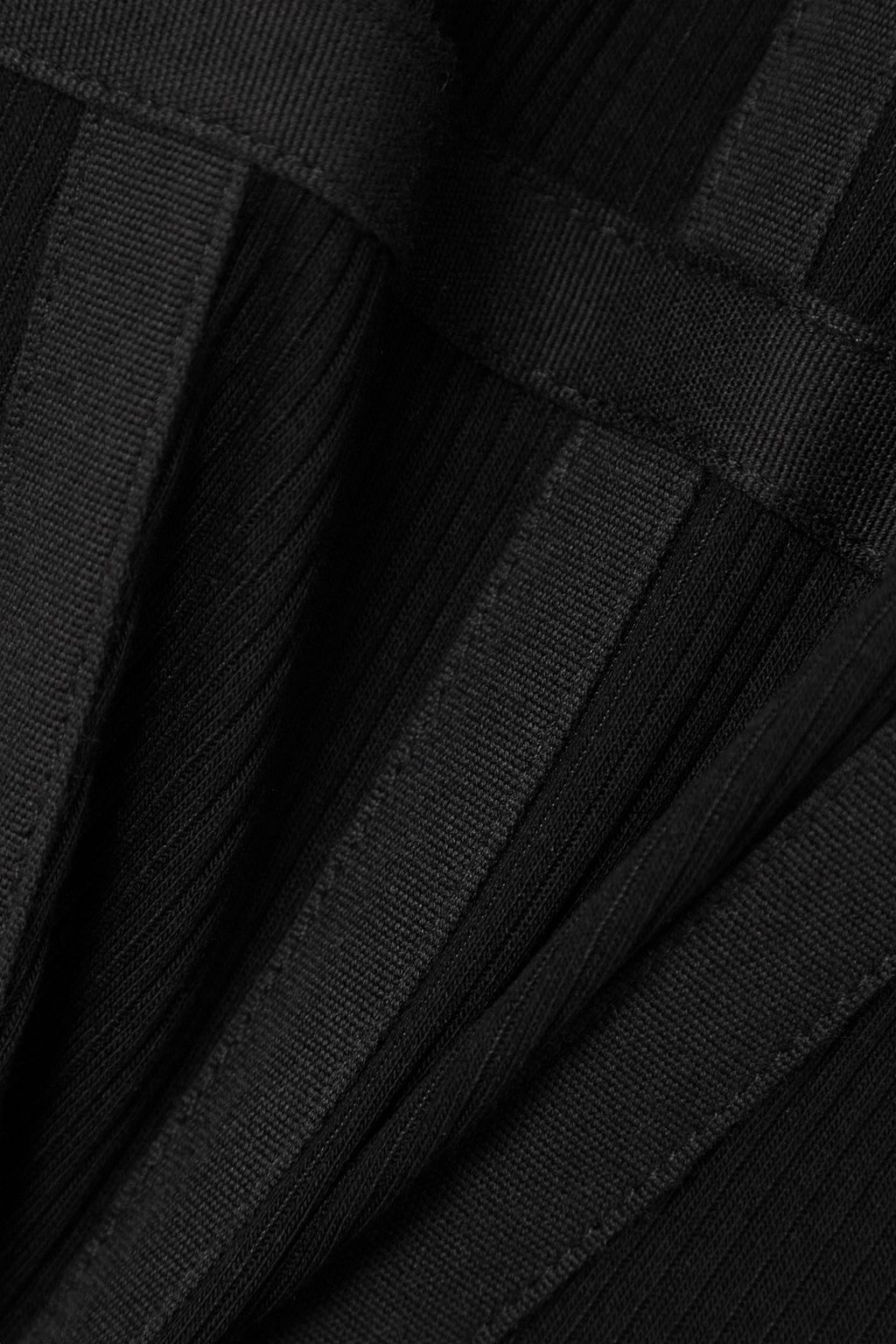 DION LEE بلوزة بدون أكمام Combat من القطن المطاط المضلّع مع قطع محاكة من الكنفا