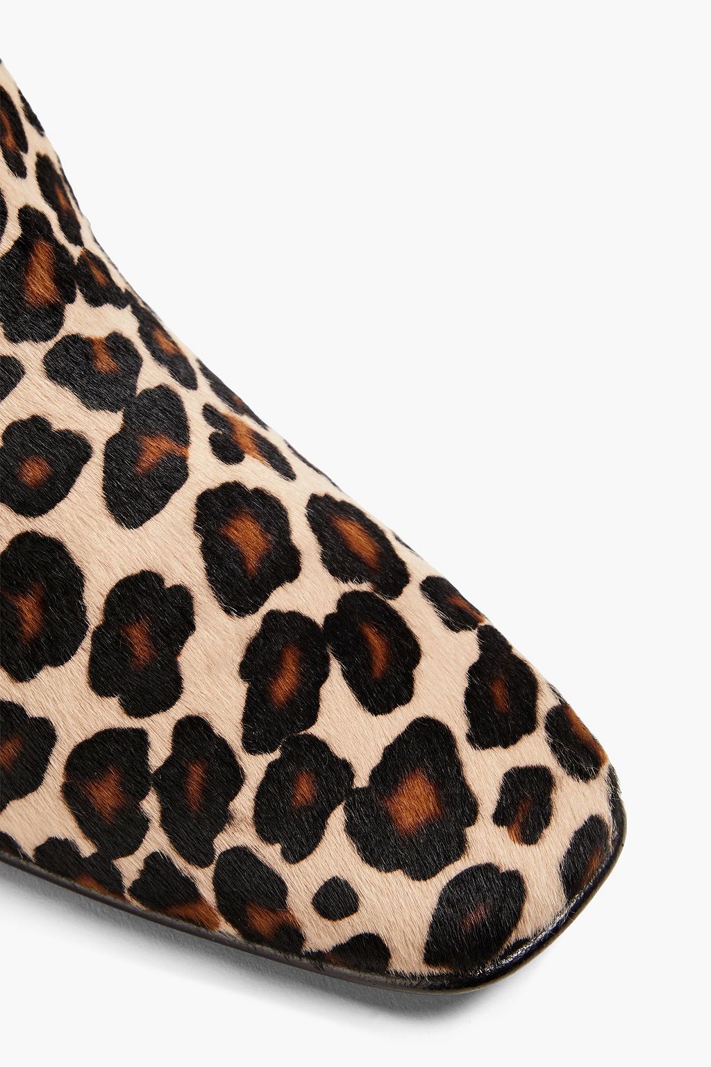 ROGER VIVIER حذاء بوت بطول الكاحل ’بولي’ من وبر العجل مع نقوش جلد النمر