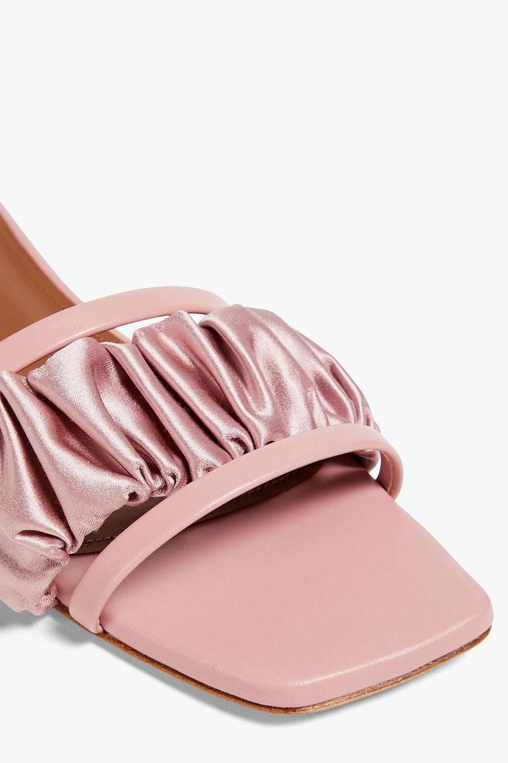 MALONE SOULIERS 데미 개더 디테일 새틴 슬라이드 샌들