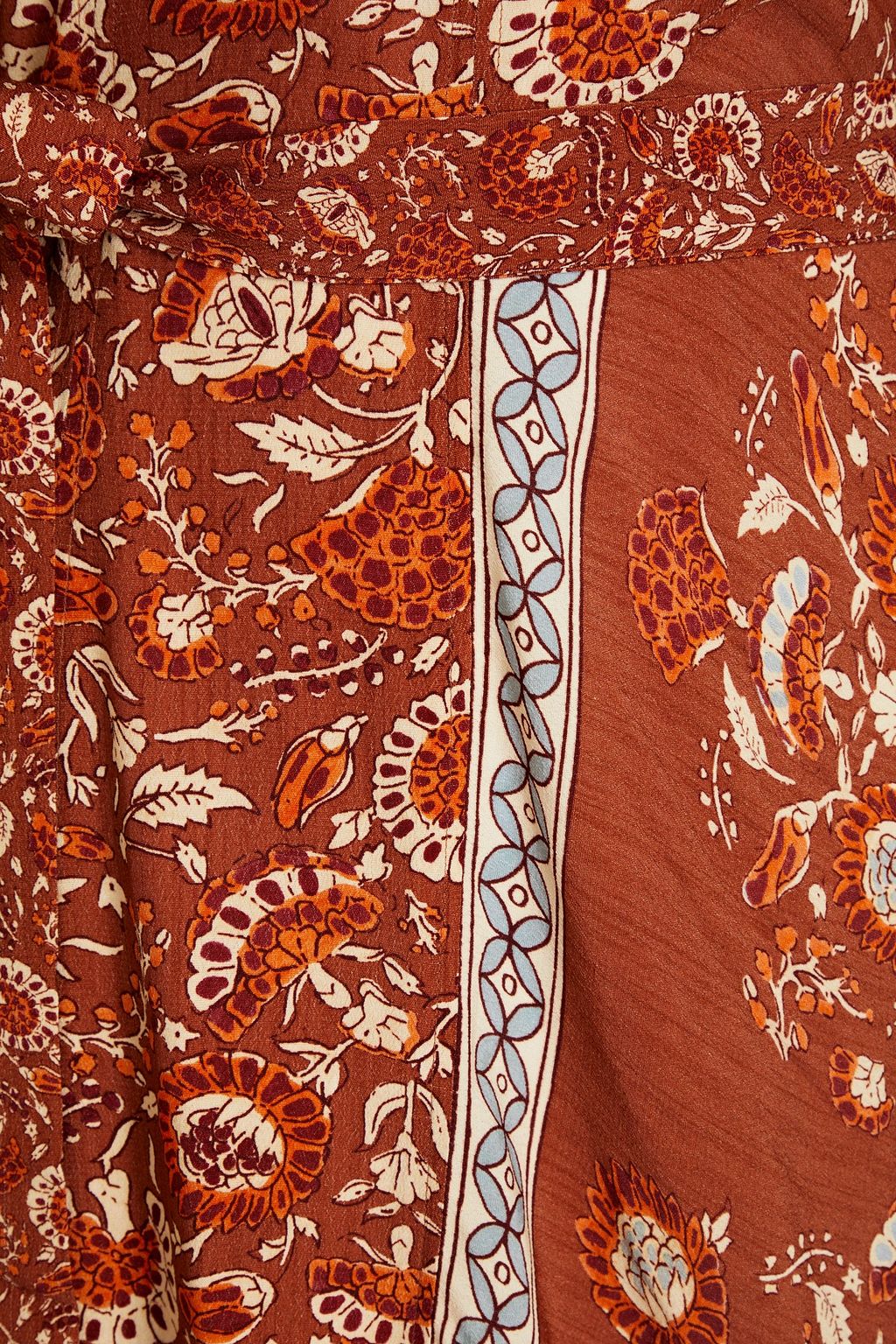 ANTIK BATIK فستان «دانسي» من قماش كريب دي شين مزين بفتحات وطبعات على شكل زهور