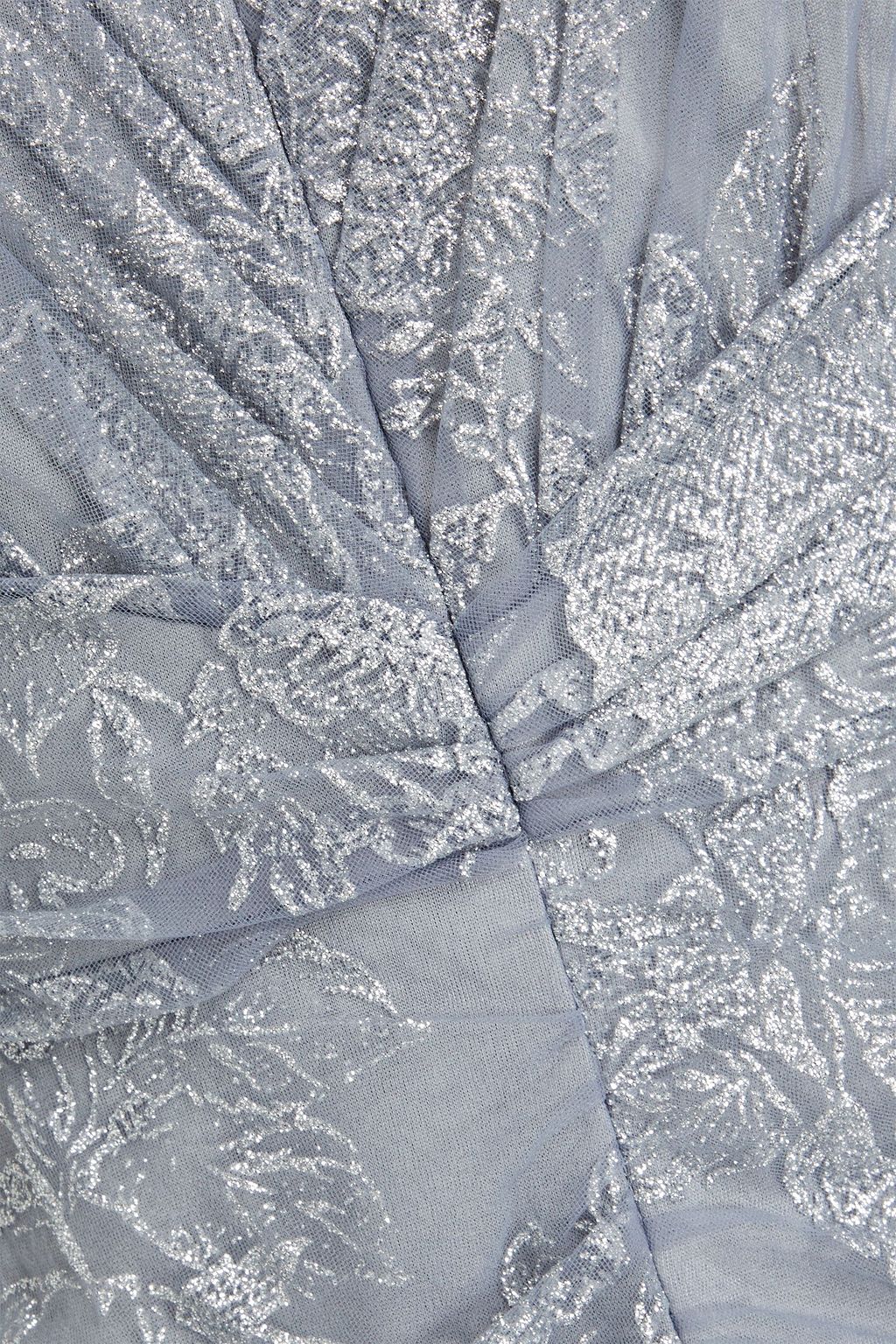 MARCHESA NOTTE فستان سهرة من التول البرّاق بتصميم ملموم