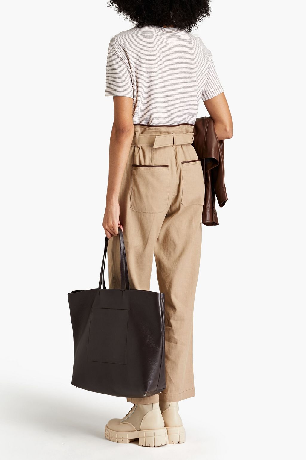 BRUNELLO CUCINELLI بنطلون من مزيج الكتان بقصة أرجل مستقيمة مزين بكسرات ومزود بحزام
