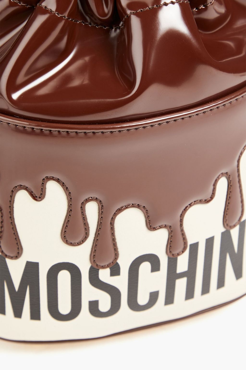 MOSCHINO Beuteltasche aus Glatt- und Lackleder mit Print