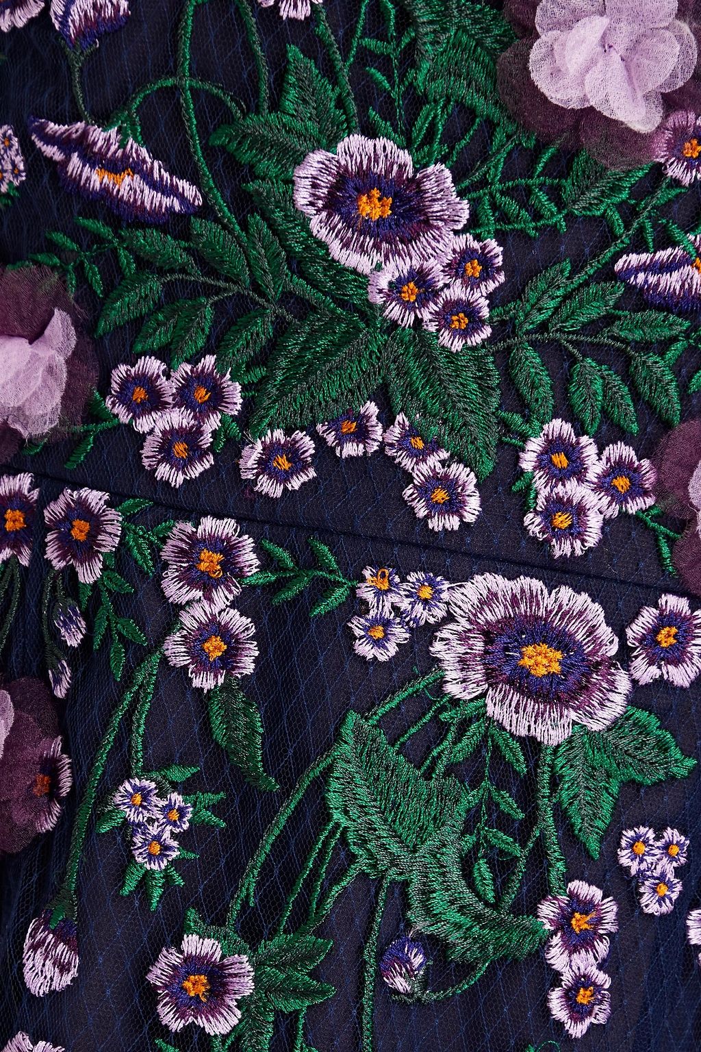 MARCHESA NOTTE فستان سهرة من الشيفون بأجزاء من التول بتصميم مطرز